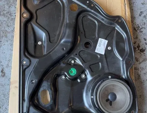 VOLKSWAGEN Passat B7 (2010-2015) Zdvíhač pravého zadného dverového okna 3C4839756H 34010048