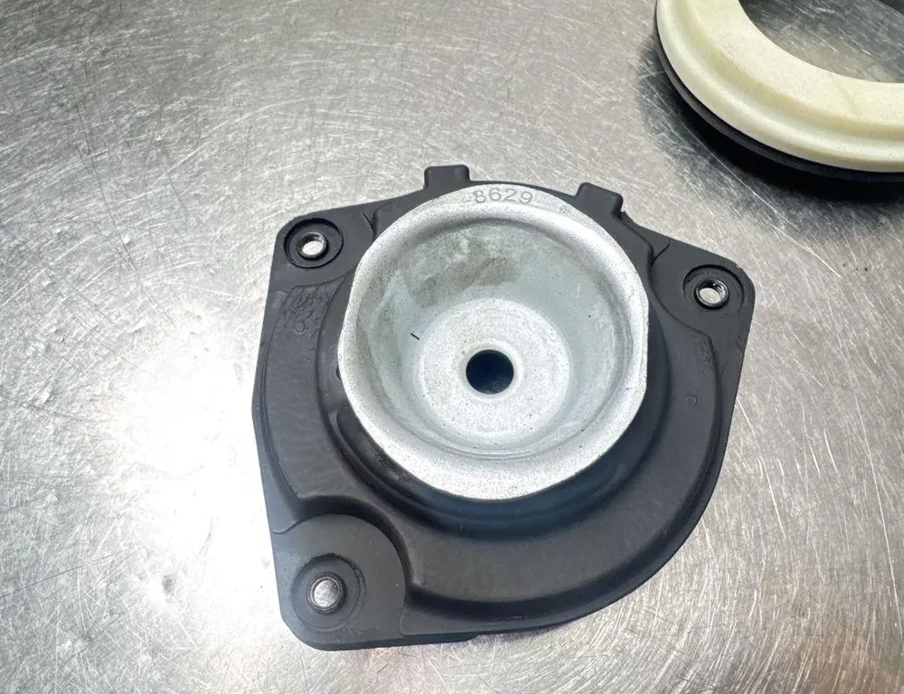 RENAULT Clio 3 generation (2005-2012) Zadný ľavý držiak tlmiča nárazov 7701208822 34471157