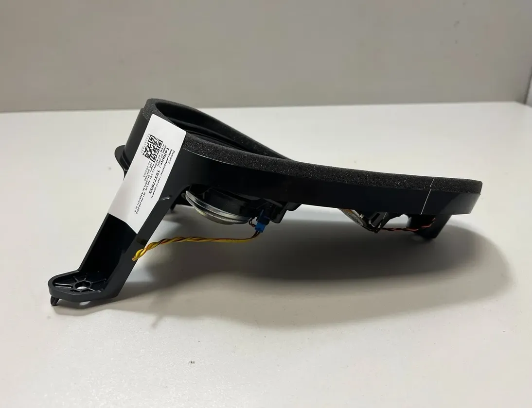 BMW X7 G07 (2018-2024) ГРОМКОГОВОРИТЕЛЬ (ГРОМКОГОВОРИТЕЛИ) В ЗАДНЕМ ПОДОКОННИКЕ 2622517,6809632,2622522 31467108