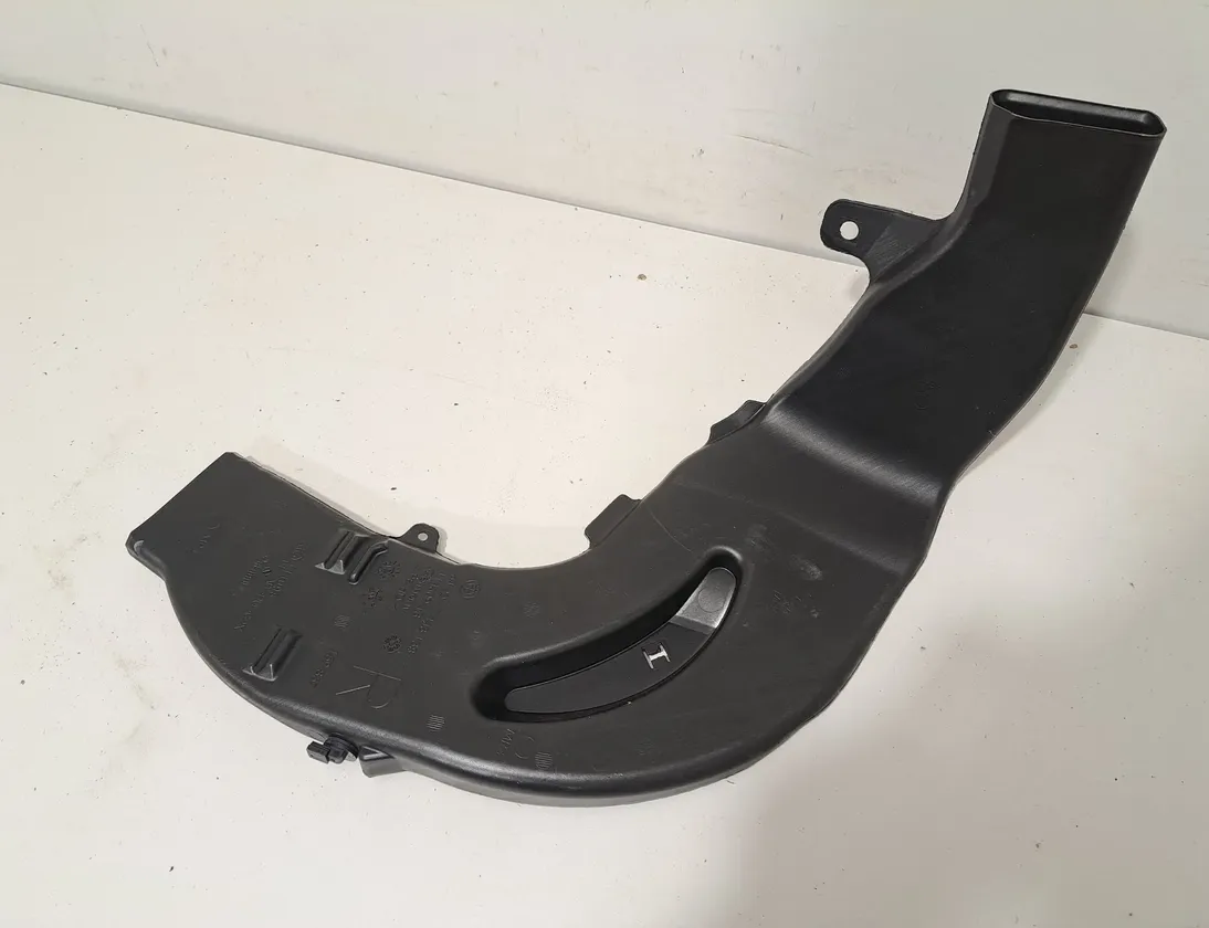 BMW 4 Series G22, G23, G26 (2020-2023) Kanál vzduchového potrubia v kabíne 7443138 33509511