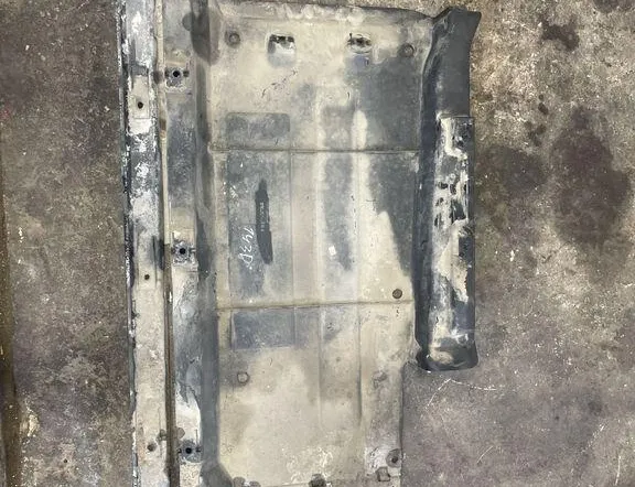 AUDI Q5 8R (2008-2017) Защита днища правая 8R0825208 34072644