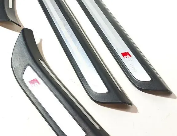 AUDI Q5 8R (2008-2017) Exteriérový dekoračný kit 8R0853374A,8R0853374,8R0853373,8R0853376A,8R0853374C,8R0853375,8R0853373D,8R0853376,8R0853375D,8R0853376D,8R0853374D,8R0853376C,8R0853373A,8R0853373C,8R0853375A,8R0853375C 34072678