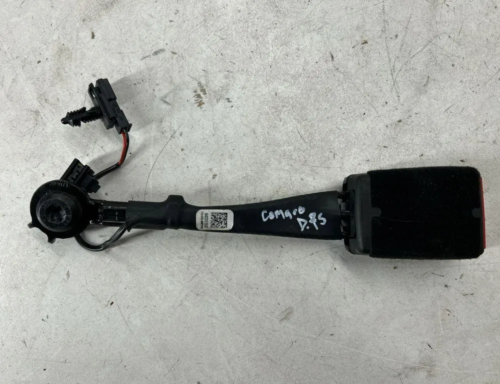 CHEVROLET Camaro 6 generation (2015-2024) Pravá predná spona na sedadle 84231153 33511577