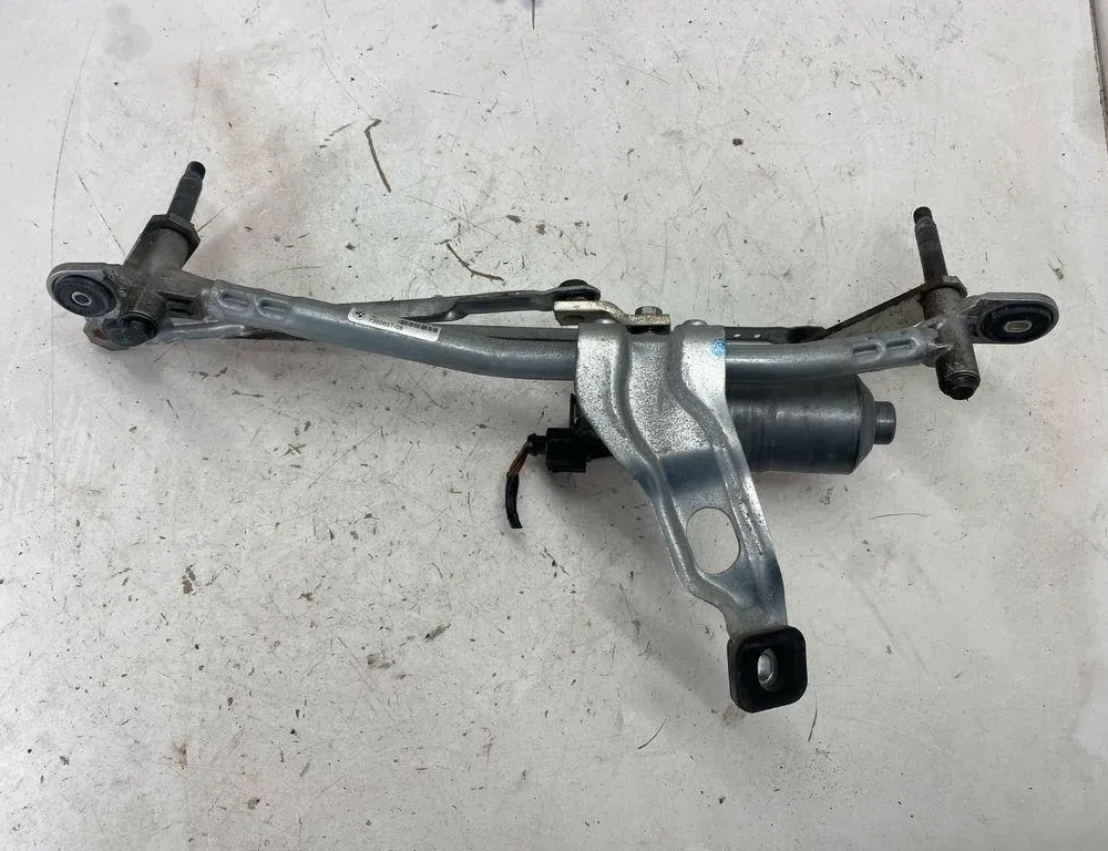 BMW X1 F48/F49 (2015-2023) Mechanizmus stierača predného čelného skla 0390243525,7350657 33568185