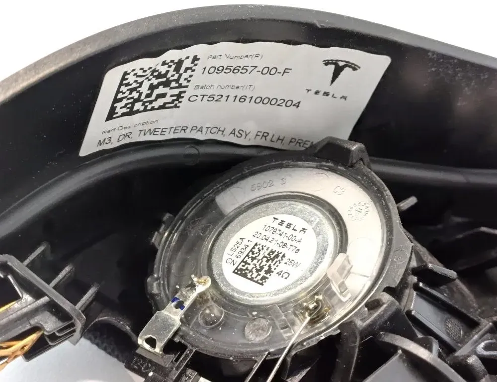 TESLA Model 3 1 generation (2017-2024) Колонка  дверей передняя правая 1095657-00-F 25255270