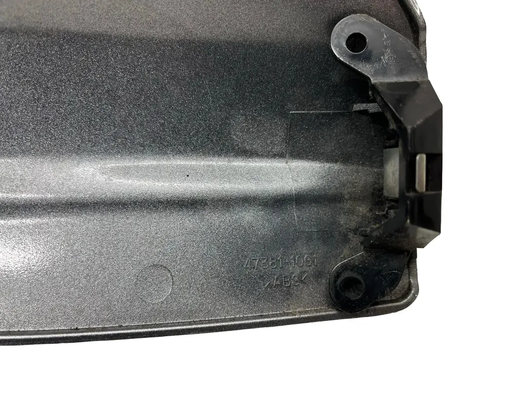 SUZUKI AN BURGMAN Kryt viečka palivovej nádrže 34478390