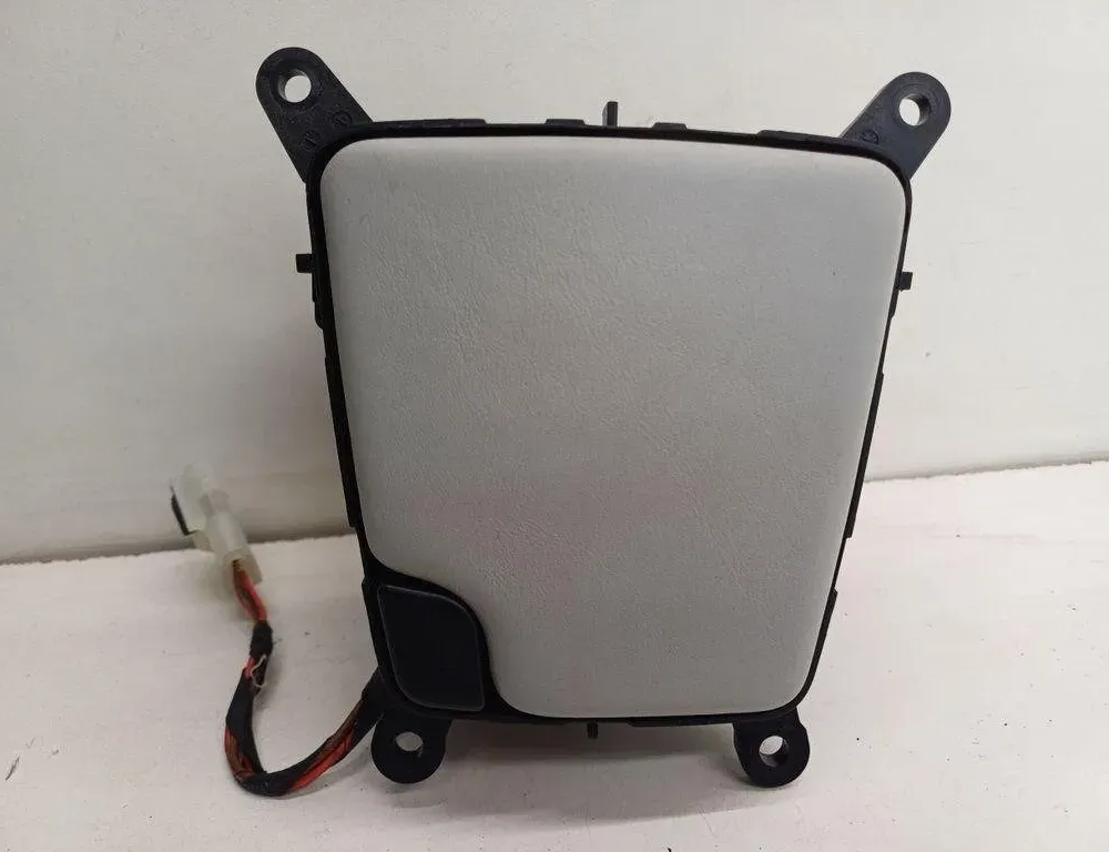 BMW M6 F06/F12/F13 (2012-2018) Пепельница 9197231 31143822