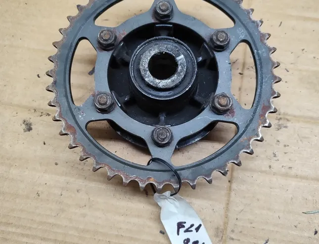 YAMAHA FZ Rear sprocket carrier hub 34518733