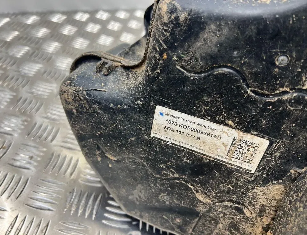 VOLKSWAGEN Touran 3 generation (2015-2023) AdBlue nádrž 5QA131877B 34051831