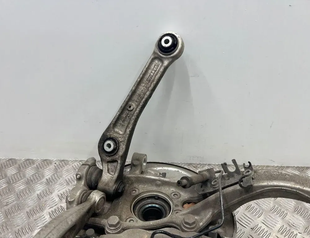 AUDI A5 F5 (2016-2024) Ступица передняя левая 8W0407560 34052521