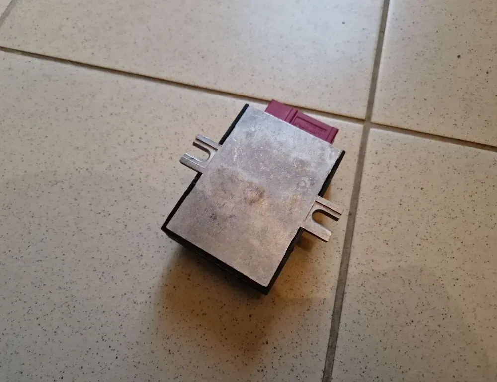 BMW 1 Series E81/E82/E87/E88 (2004-2013) Fuel Pump Control 55892110 33602360