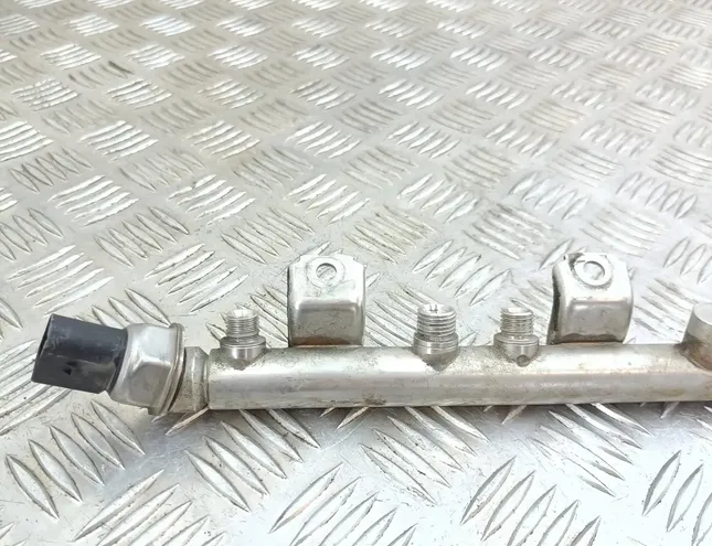 BMW 5 Series F10/F11 (2009-2017) Palivová lišta 7537319,7547600 26083999