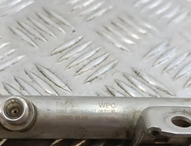 BMW 5 Series F10/F11 (2009-2017) Palivová lišta 7537319,7547600 26083999