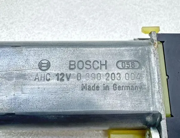 MERCEDES-BENZ S-Class W221 (2005-2013) Motor ovládania ľavého predného sedadla 0390203004 33340484