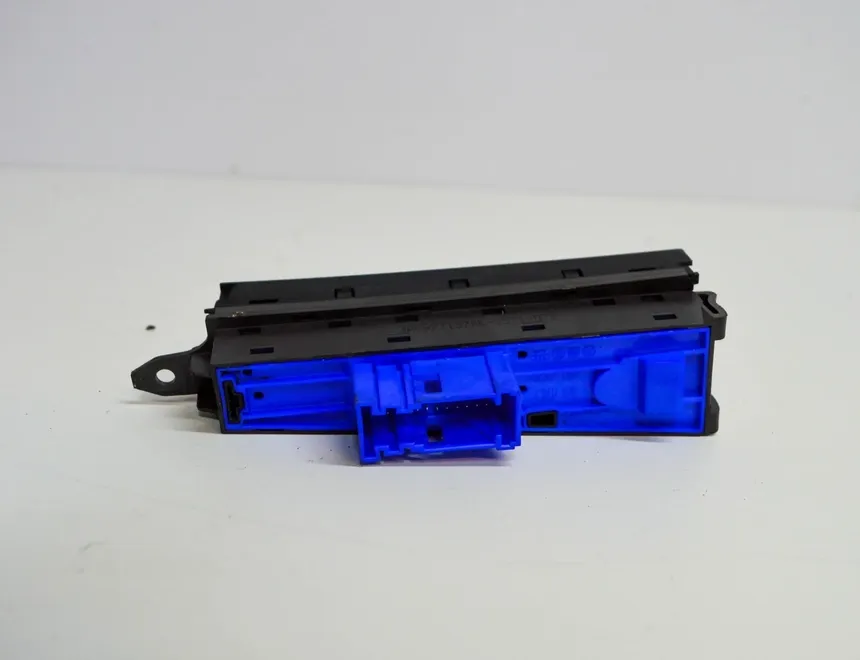 VOLKSWAGEN Passat CC 1 generation (2008-2017) Vypínače 3AC927137AK 11791103