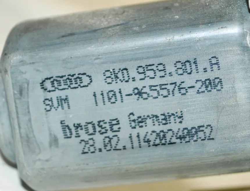 SKODA Superb 2 generation (2008-2015) Motor regulátora okna ľavých predných dverí 3T0971387A,8K0959801A 13557673