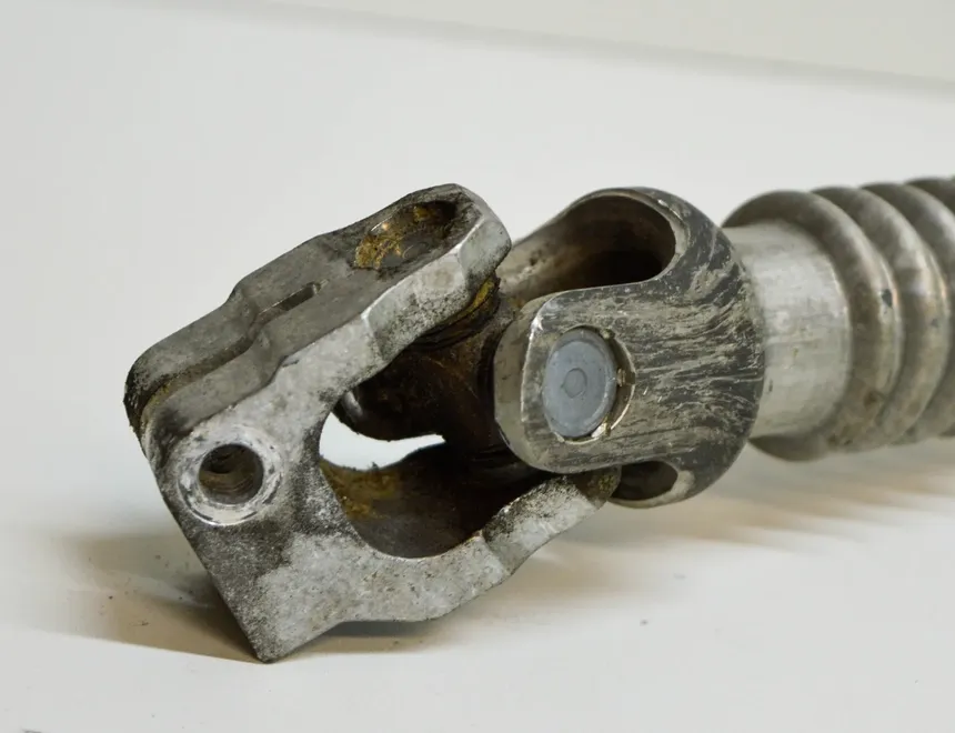 BMW 5 Series F10/F11 (2009-2017) Riadiaca stĺpová hriadeľ 6788156 13685722