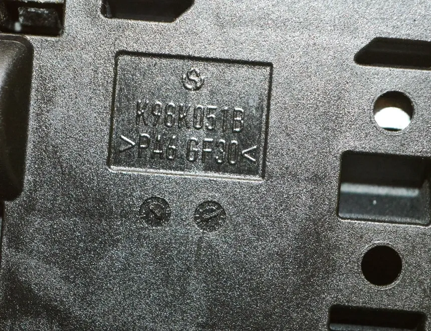 AUDI Q5 8R (2008-2017) УЗЕЛ ПОДКЛЮЧЕНИЯ ПЛЮСОВЫХ ПРОВОДОВ 8K0937517B 18130897