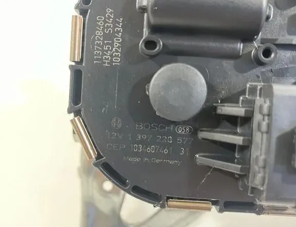 PEUGEOT 3008 2 generation (2017-2023) Wiper motor 1137328460 33469342