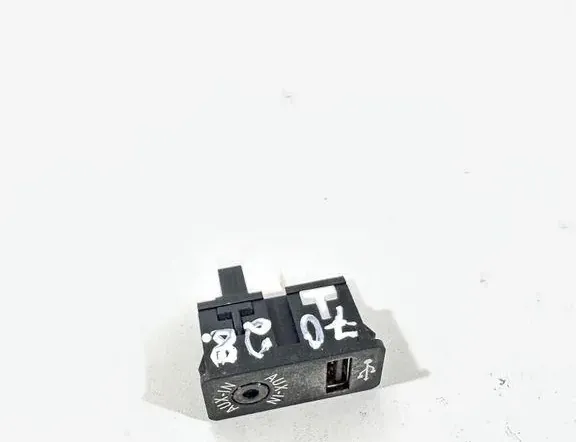 BMW 1 Series F20/F21 (2011-2020) Dodatočné konektory pre hudobný prehrávač 9229246 33472121