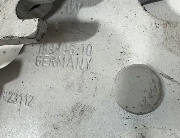 BMW 1 Series F20/F21 (2011-2020) Петля капота передняя правая 13989610 33472169