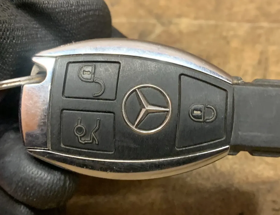 MERCEDES-BENZ C-Class W204/S204/C204 (2004-2015) Ignition Key 33938947