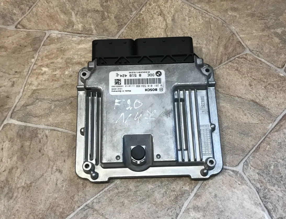 BMW 1 Series F20/F21 (2011-2020) Блок управления двигателем 8518424 23124890