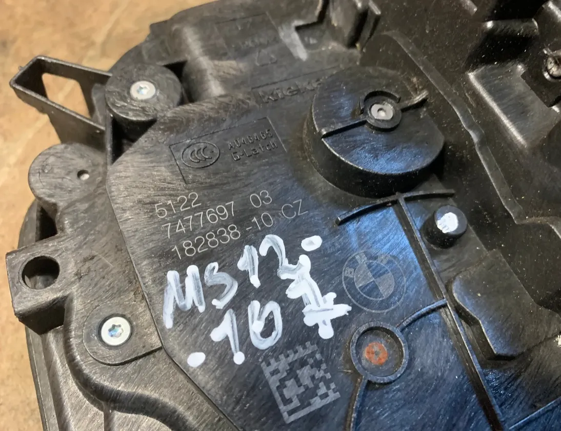 BMW 5 Series G30/G31 (2016-2023) Zámok ľavých zadných dverí 7477697 31880256