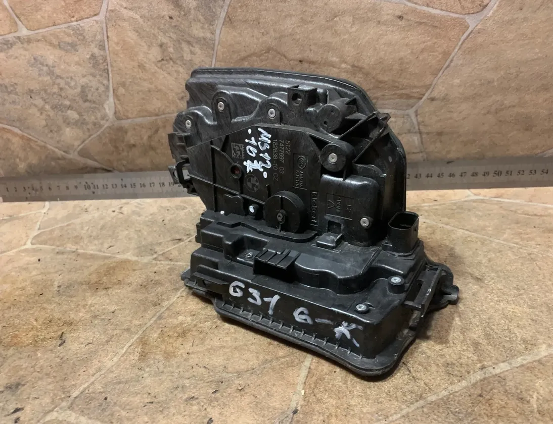 BMW 5 Series G30/G31 (2016-2023) Zámok ľavých zadných dverí 7477697 31880256