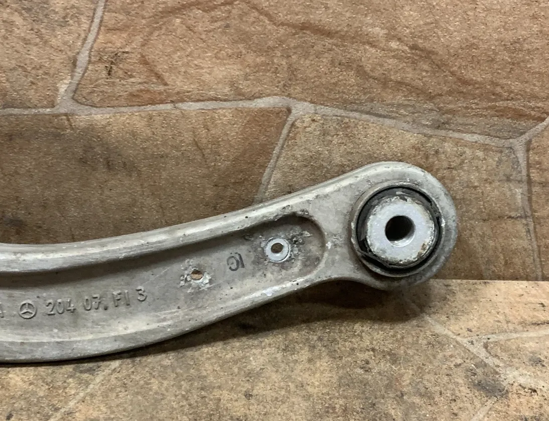 MERCEDES-BENZ C-Class W204/S204/C204 (2004-2015) Pravé zadné rameno trojhranného ramena 20407 33357955
