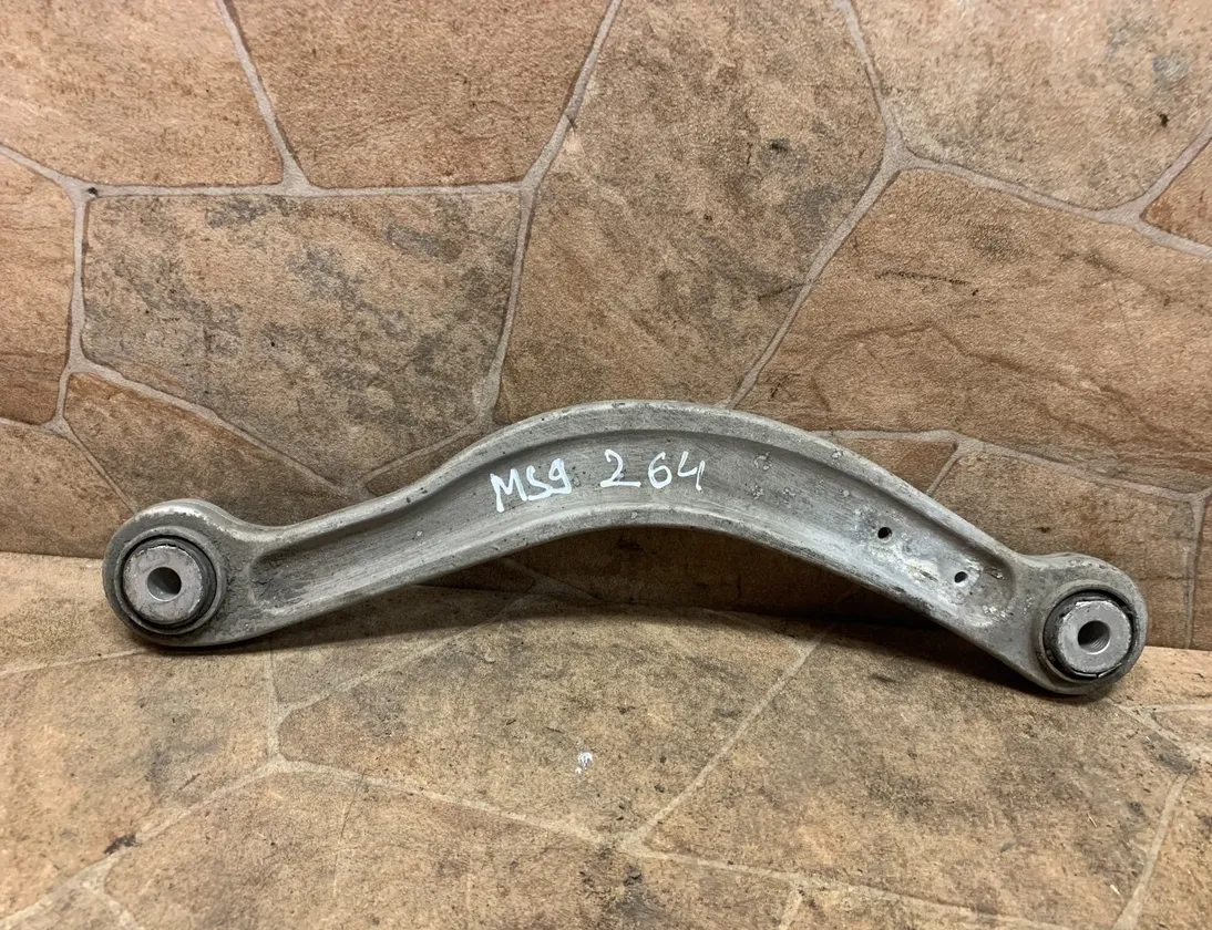 MERCEDES-BENZ C-Class W204/S204/C204 (2004-2015) Pravé zadné rameno trojhranného ramena 20407 33357955