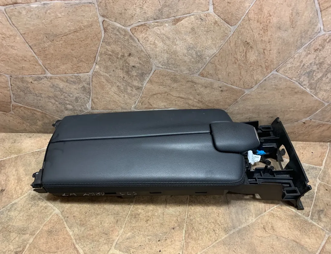 MERCEDES-BENZ CLS-Class C218/X218 (2011-2017) Подлокотник 33601491