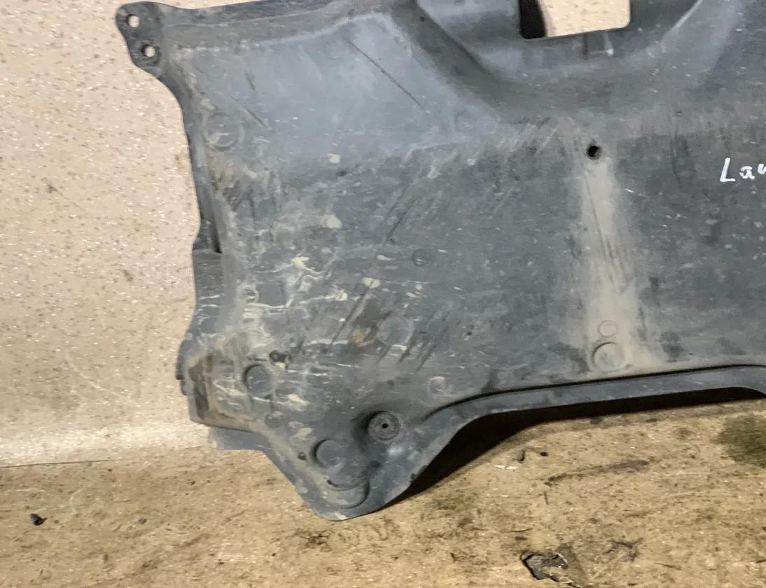 MERCEDES-BENZ C-Class W204/S204/C204 (2004-2015) Kryt motora A2125201323 33718603