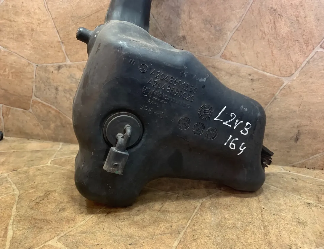 MERCEDES-BENZ C-Class W204/S204/C204 (2004-2015) Nádrž na ostrekovač okien A2048601560 33792170