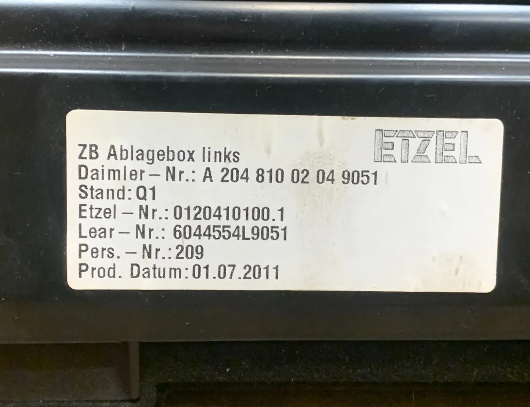 MERCEDES-BENZ C-Class W204/S204/C204 (2004-2015) Zásuvka A2048100204 34208967