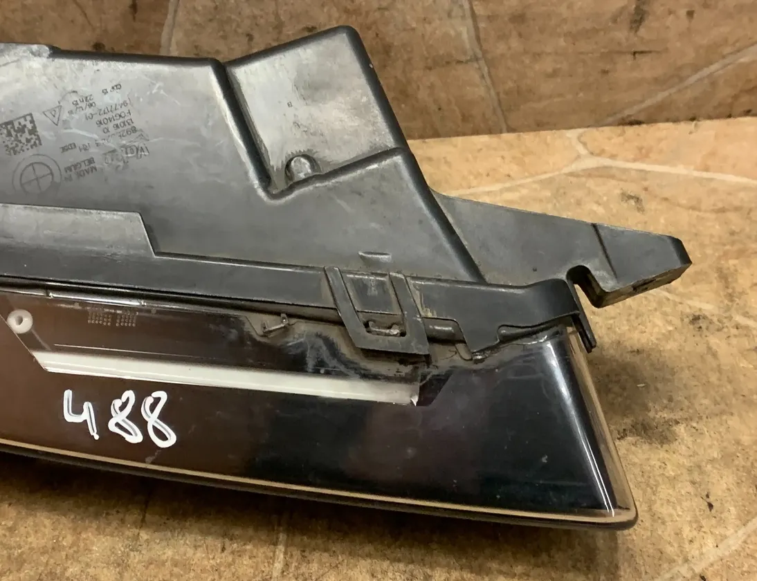 BMW 5 Series G30/G31 (2016-2023) Pravé predné hmlisté svetlo 89250243 34209222