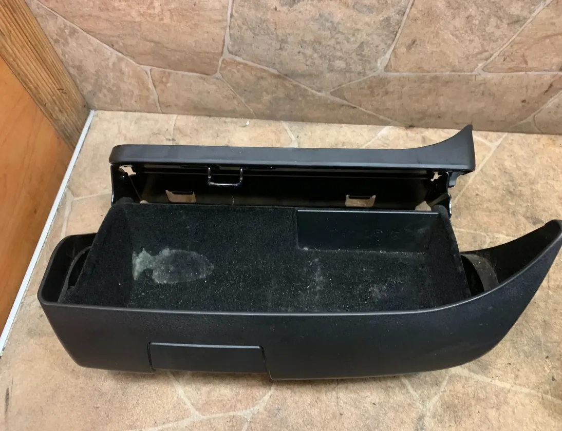 MERCEDES-BENZ C-Class W204/S204/C204 (2004-2015) Zásuvka A2048100204 34208967