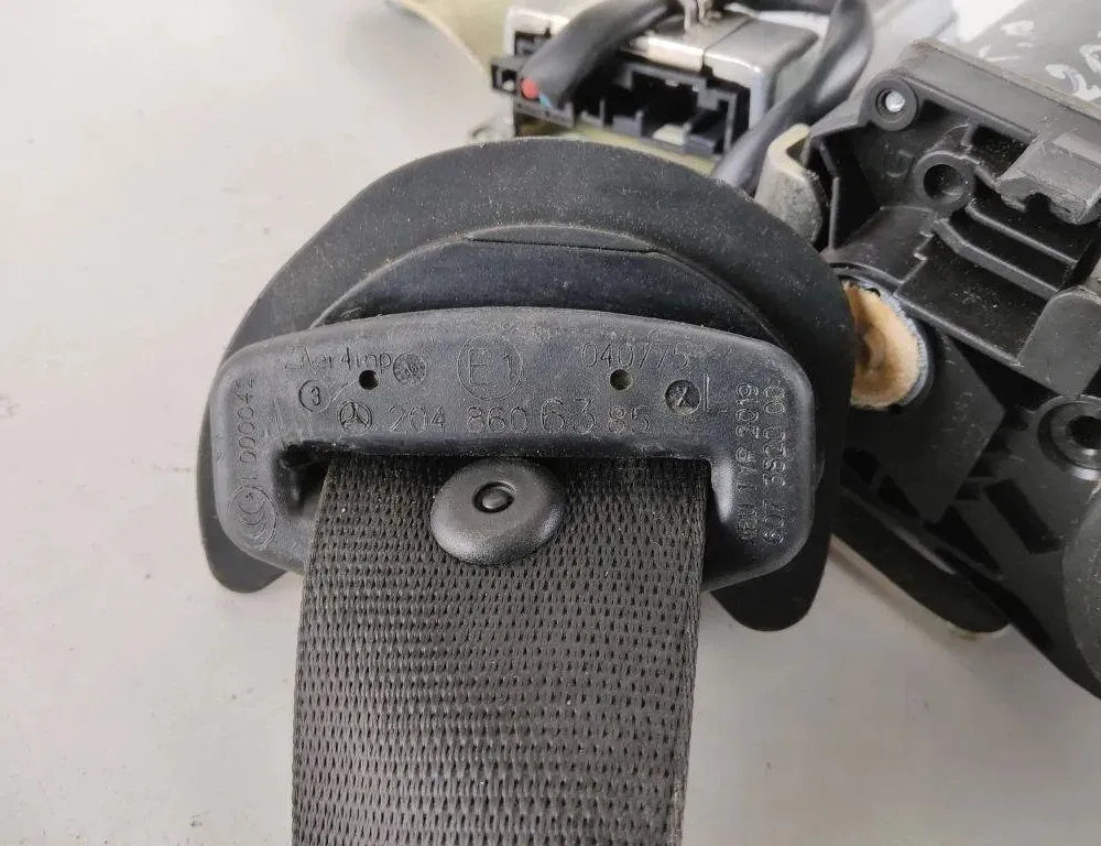 MERCEDES-BENZ C-Class W204/S204/C204 (2004-2015) Front Left Seatbelt 2048606385 31912638