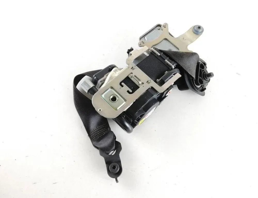 MERCEDES-BENZ C-Class W204/S204/C204 (2004-2015) Front Left Seatbelt 2048606385 31912638
