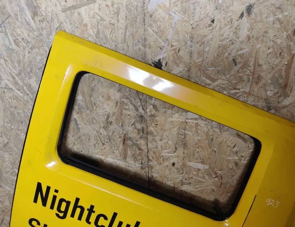 HUMMER H2 1 generation (2002-2009) Ľavé zadné dvere 31923105