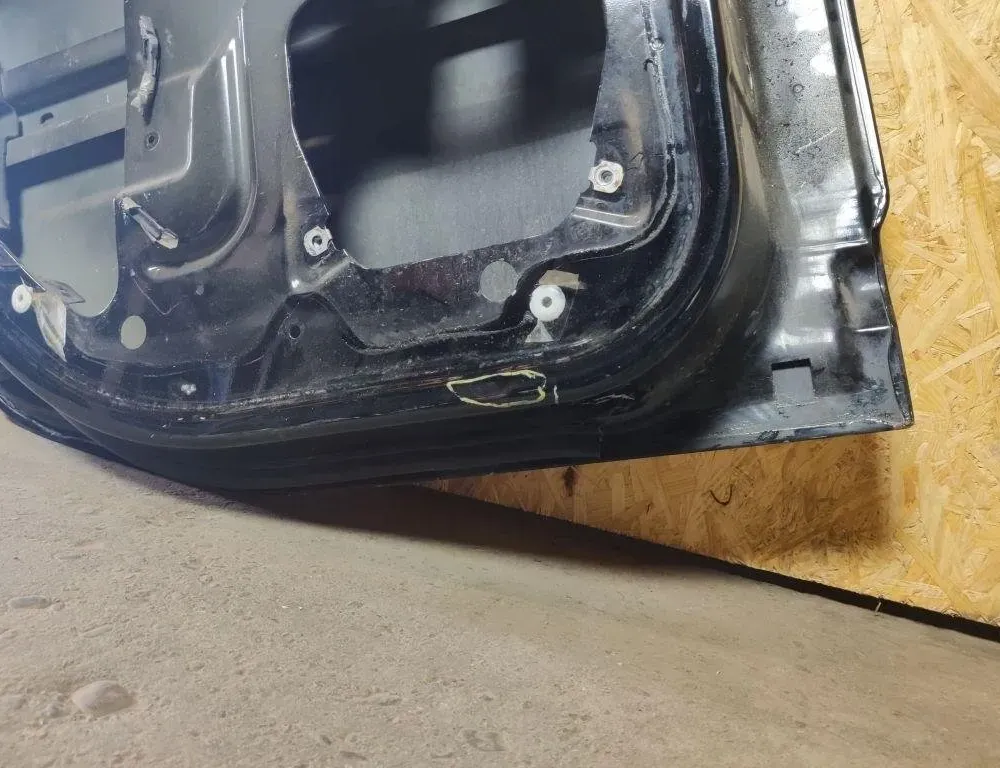 HUMMER H2 1 generation (2002-2009) Ľavé zadné dvere 31923105