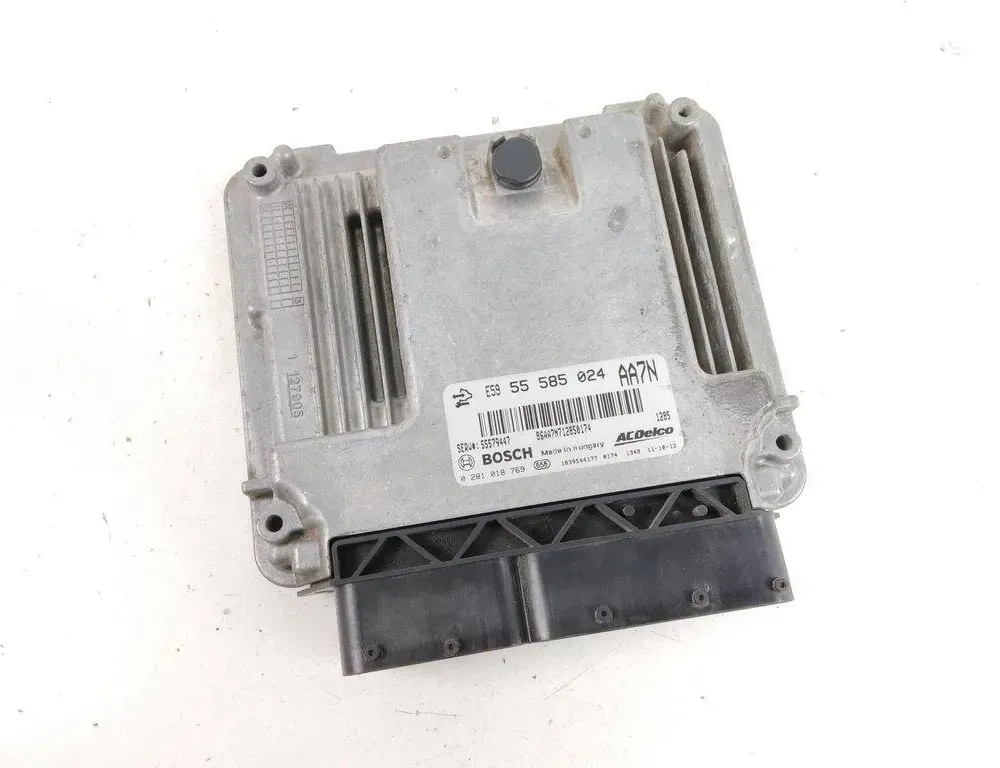 OPEL Astra J (2009-2020) Riadiaca jednotka motora 0281018769,55585024 32005172