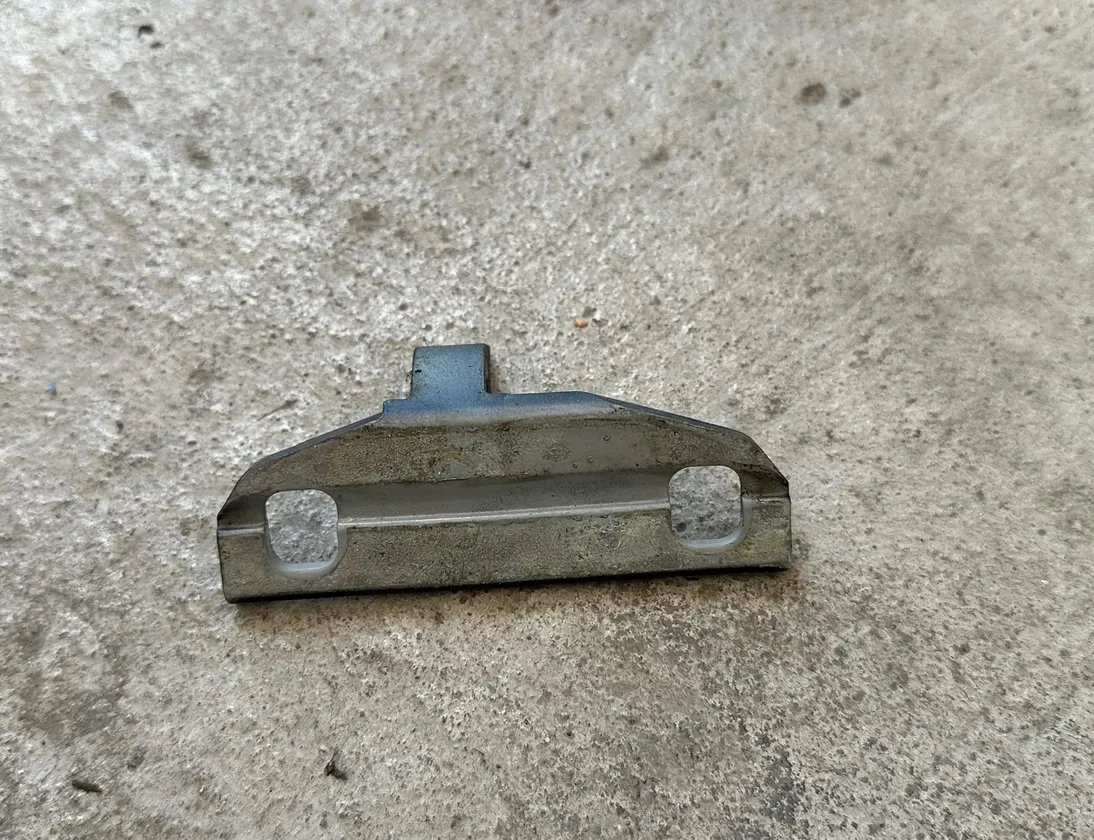 VOLVO V60 1 generation (2010-2020) Zadný ľavý dverový pant A046572 28574798