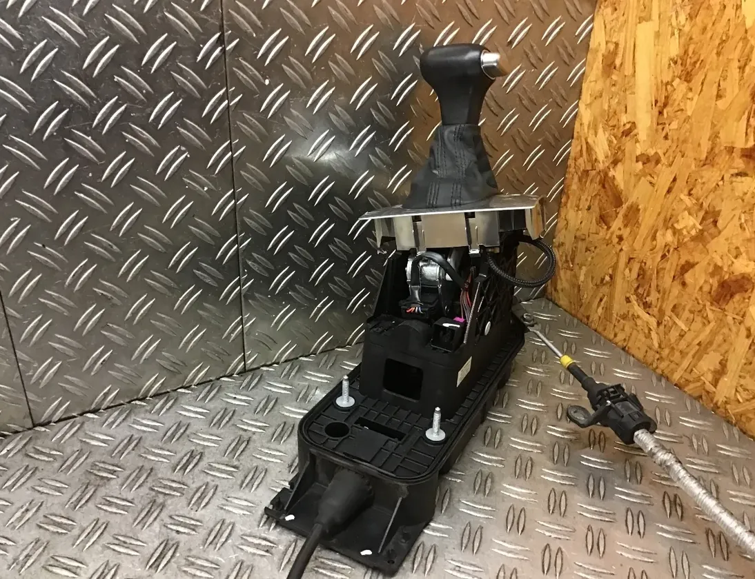 VOLKSWAGEN Jetta 3 generation (1992-1998) Plastový obklad páky prevodovky 1K1713025N 33522098