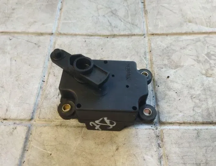 PEUGEOT 307 1 generation (2001-2008) Ventily na ovládanie vnútorného kúrenia 151001,74933D 18221051