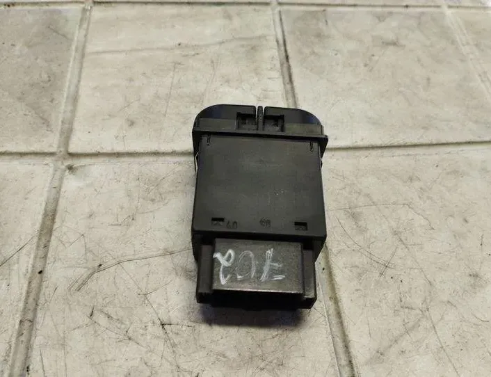 VOLKSWAGEN Sharan 1 generation (1995-2010) Vypínač vykurovania čelného skla 7M0959621 21038839