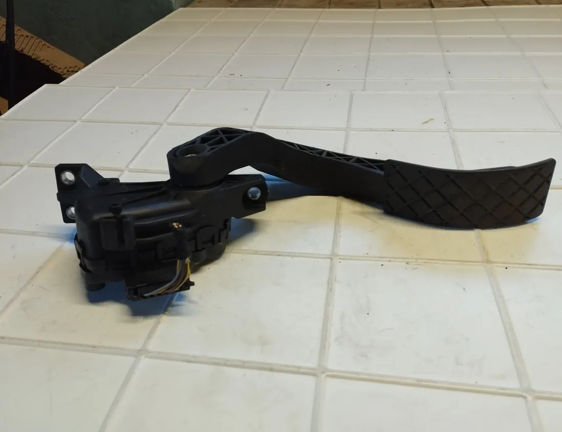 VOLKSWAGEN Passat B5 (1996-2005) Throttle Pedal 8D1721523J 21253014