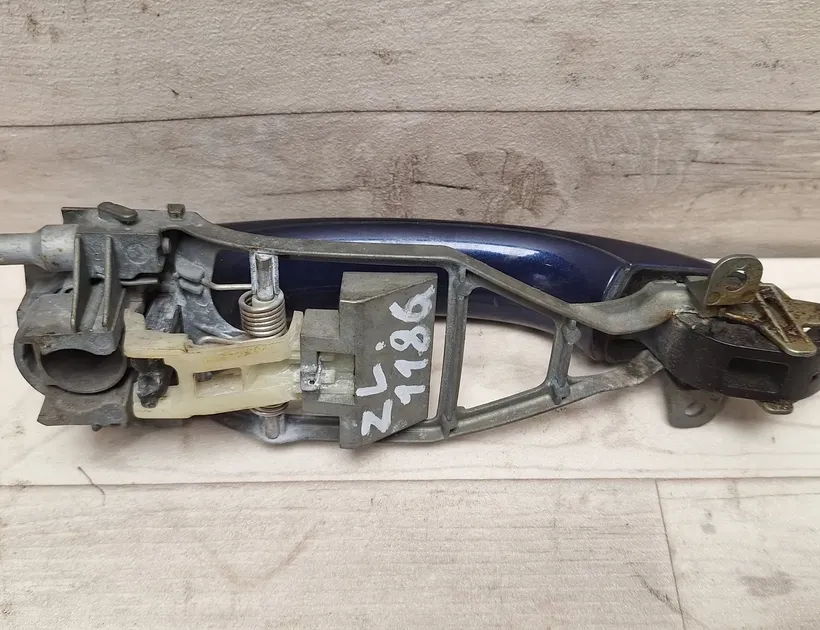 VOLKSWAGEN Touareg 1 generation (2002-2010) Zadné ľavé dvere vonkajšia kľučka 7L0839885A 33358114