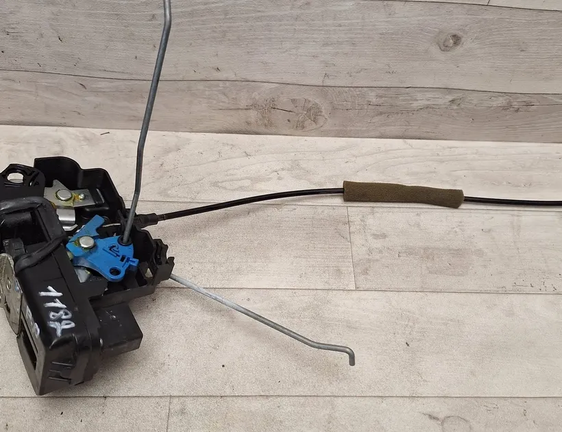 OPEL Antara 1 generation (2006-2015) Front Right Door Lock 33547471