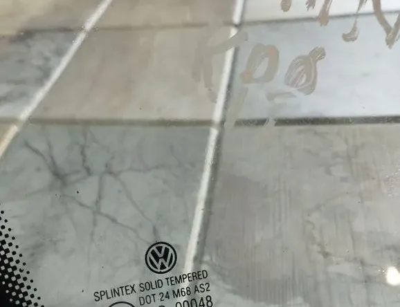 VOLKSWAGEN Touran 1 generation (2003-2015) Фортка передней левой двери 43R00048 34015735